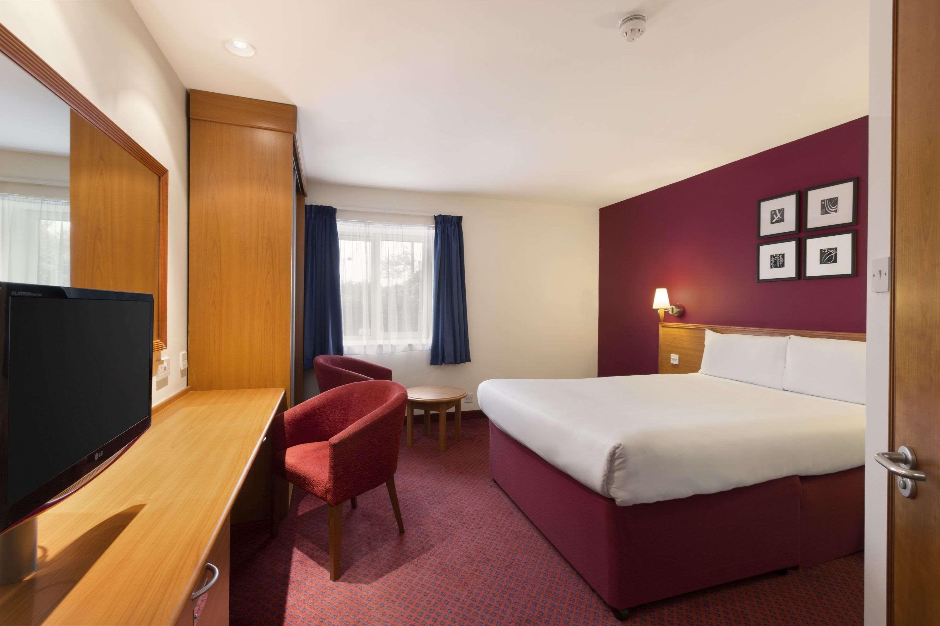 Days Inn Peterborough Eksteriør billede