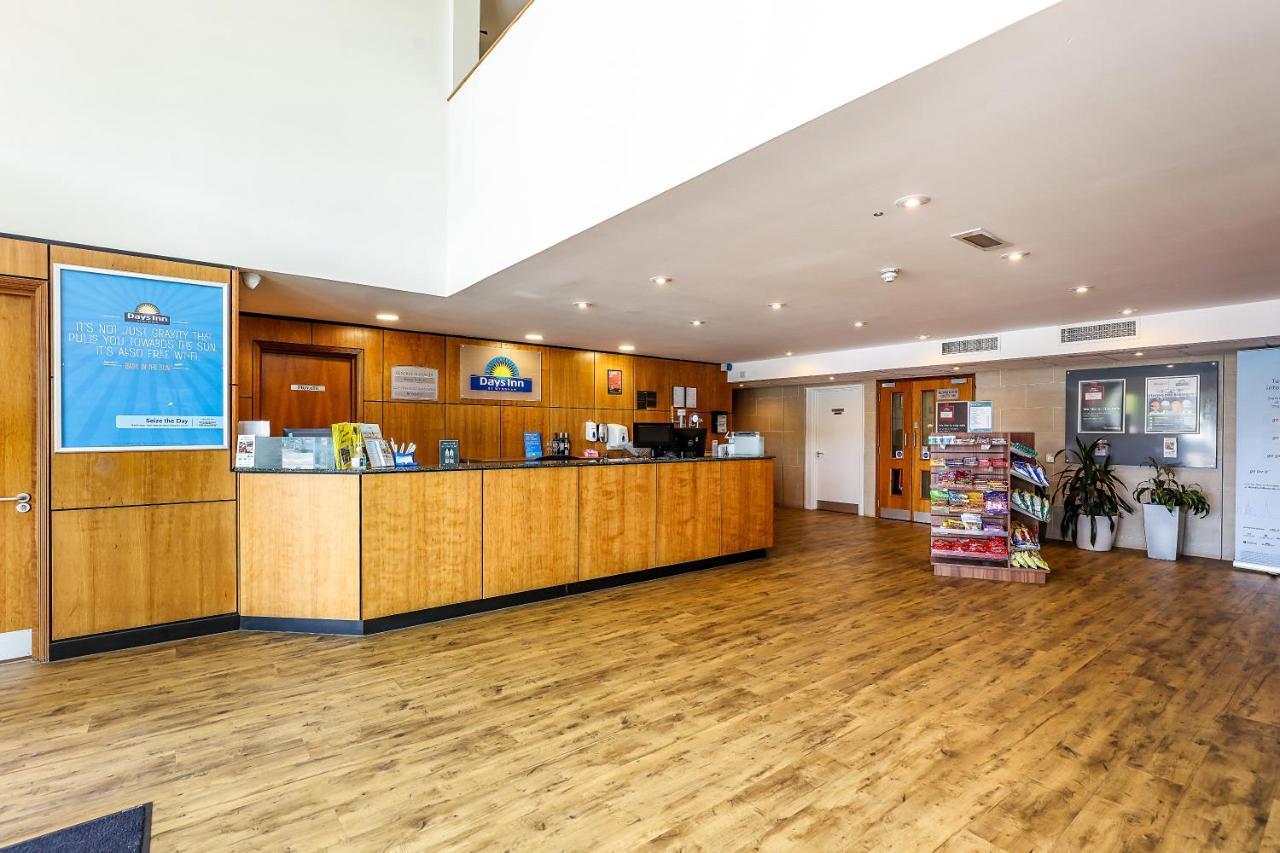 Days Inn Peterborough Eksteriør billede