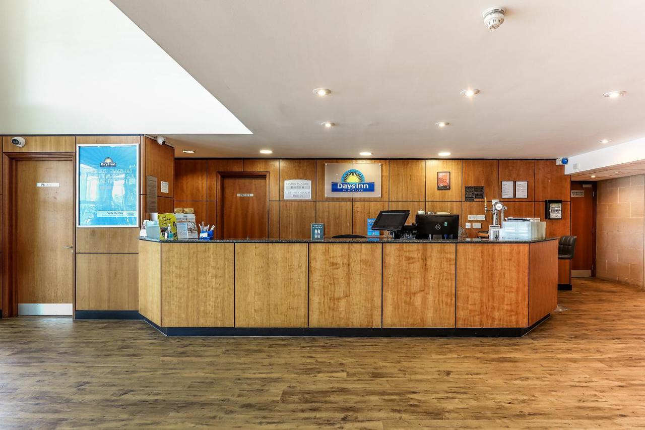 Days Inn Peterborough Eksteriør billede
