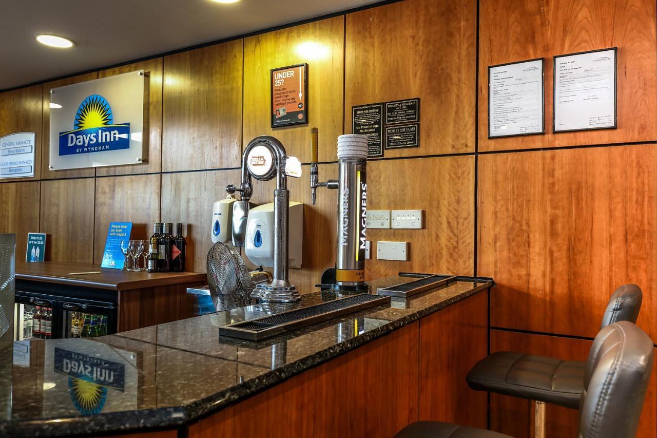 Days Inn Peterborough Eksteriør billede