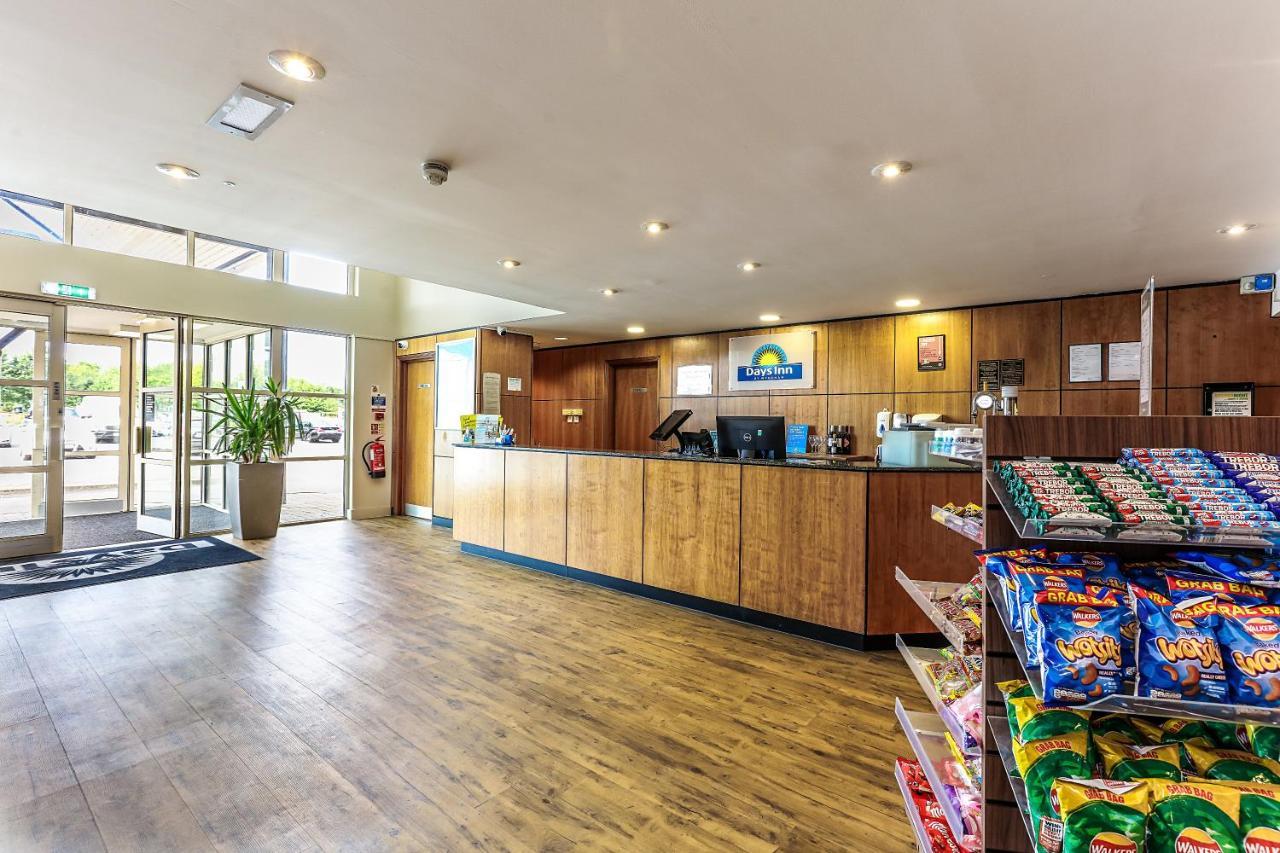 Days Inn Peterborough Eksteriør billede