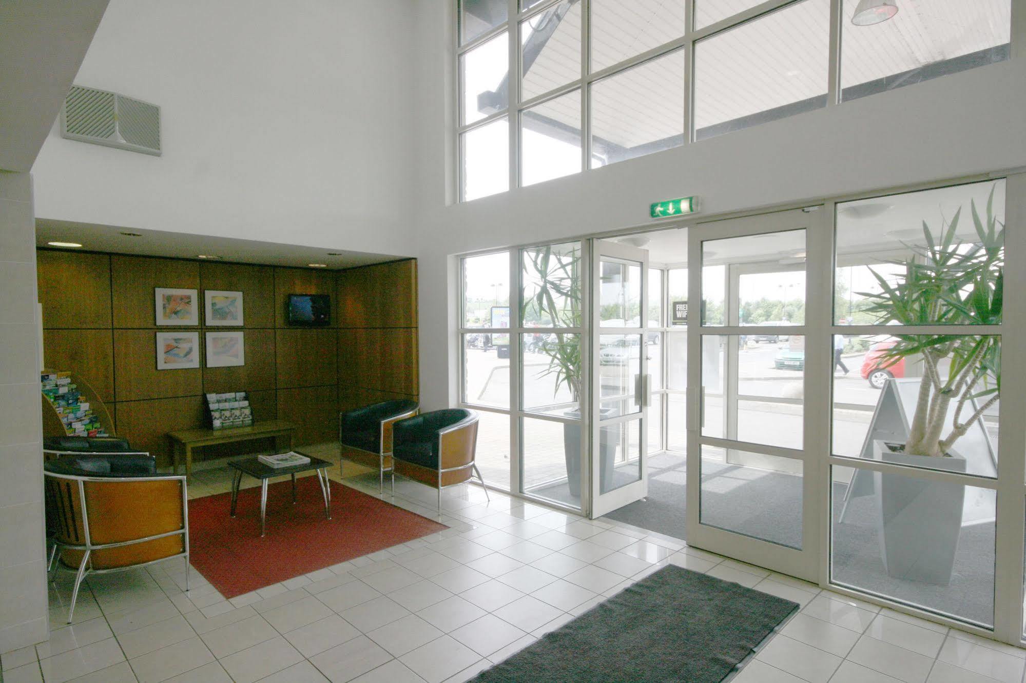 Days Inn Peterborough Eksteriør billede